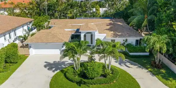 735 NE 6th Street