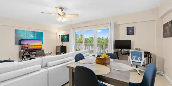 Image 4: Dining lounge and balcony view