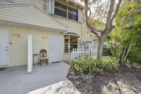 2871 NE 15th Street