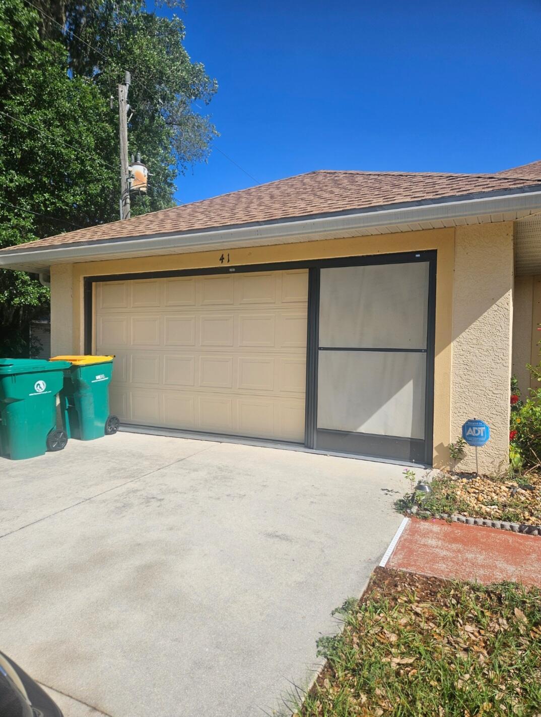 Image 3: 3 Front Garage