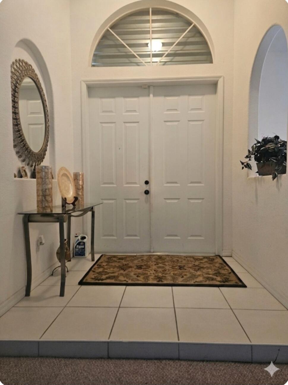 Image 4: 23 Foyer