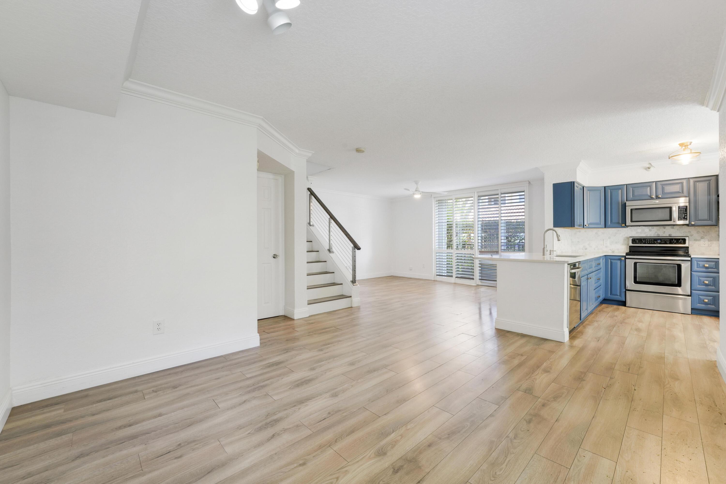 Image 4: 2021 MODERN REMODEL