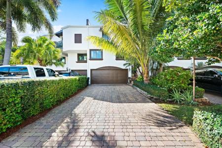 3014 NE 49th Street