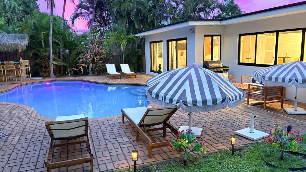 Image 1: Backyard1jpg