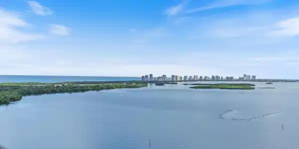100 Lakeshore Drive