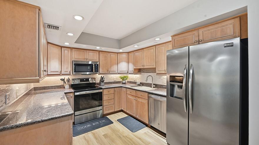 Image 3: Kitchen
