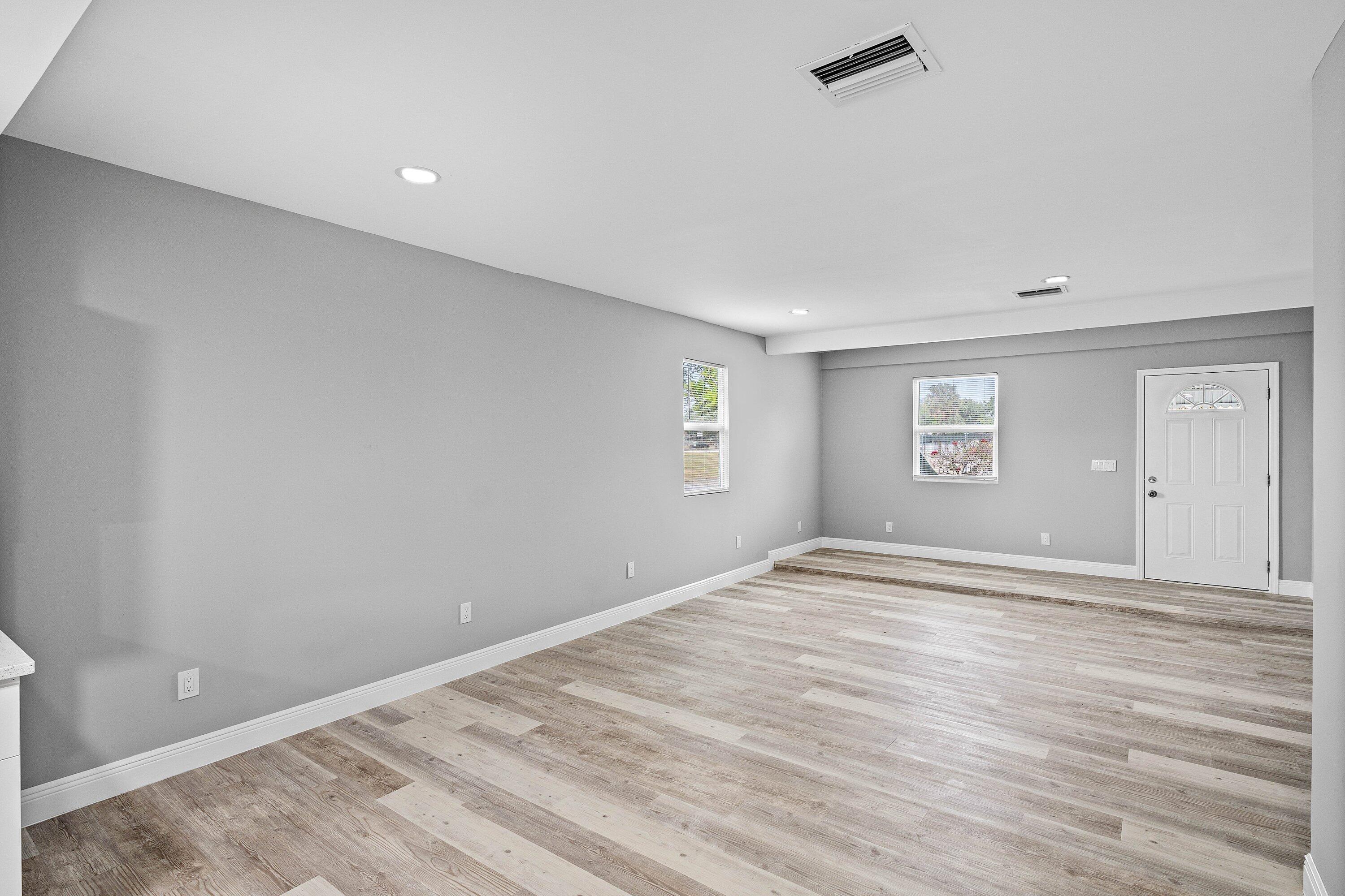 Image 4: 007-51056thStreet-WestPalmBeach-FL-33407