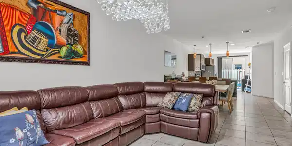 Image 4: living room 2