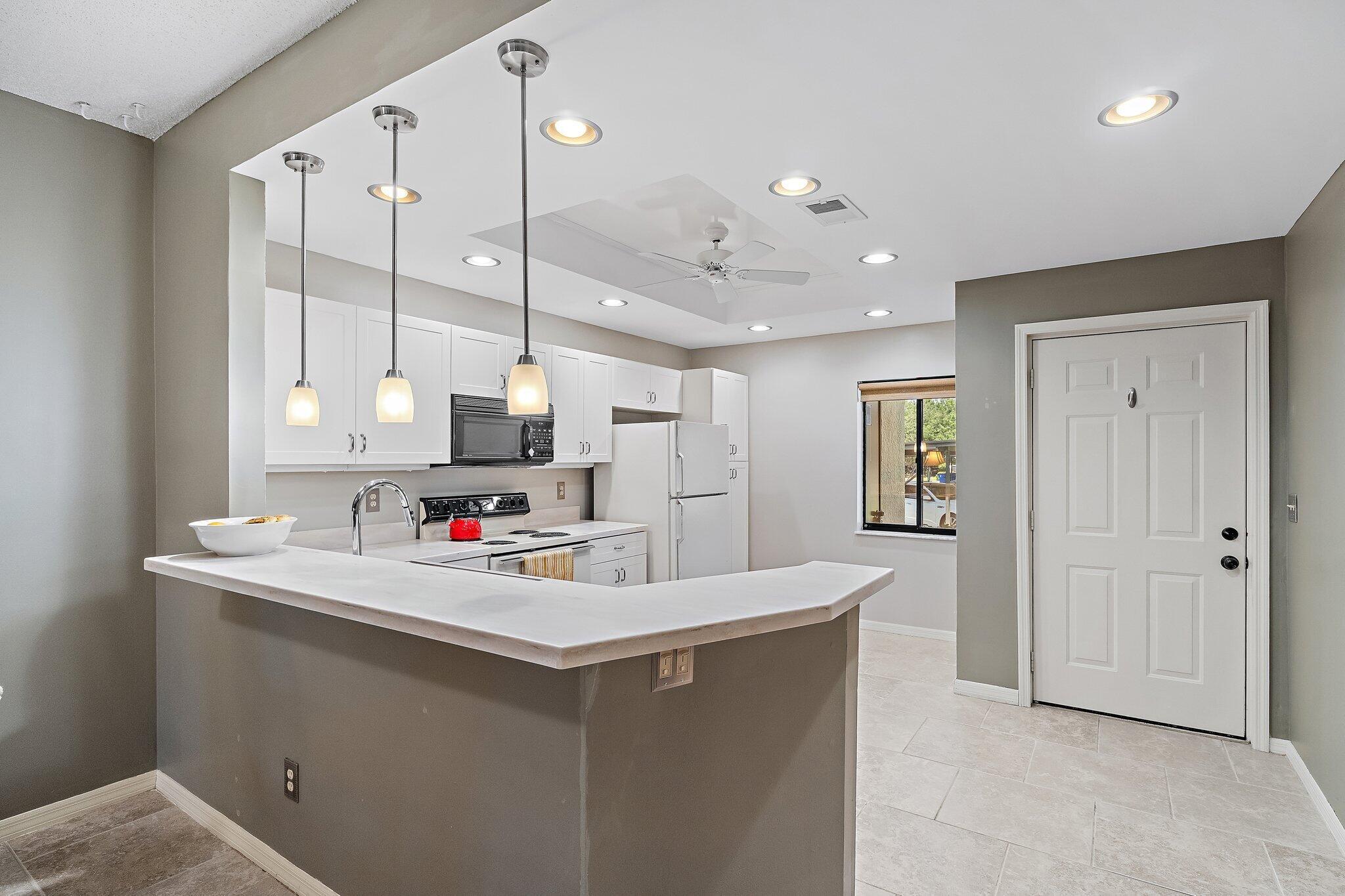 Image 2: Kitchen