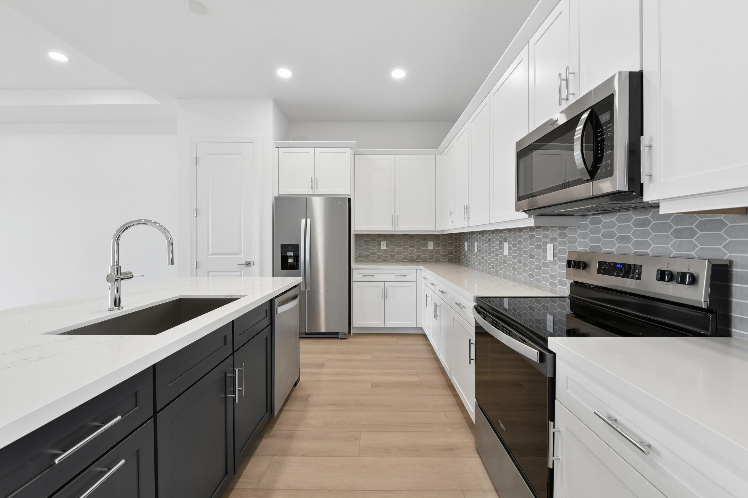 Image 4: Kitchen
