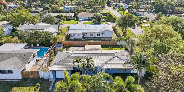 818 SE 9th Terrace