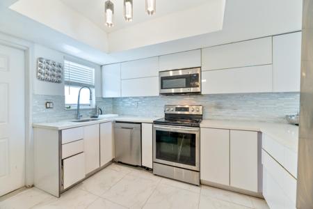 2841 NE 33rd Court