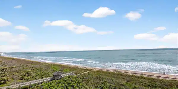 Image 3: DAZZLING OCEAN VIEWS