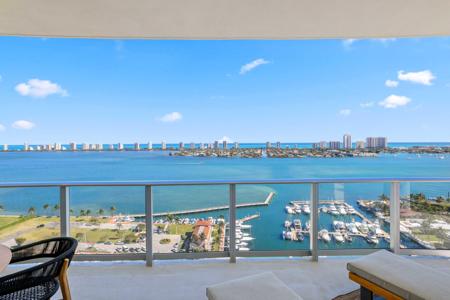 220 Lake Shore Drive