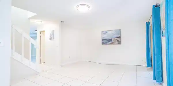 Image 3: Living room