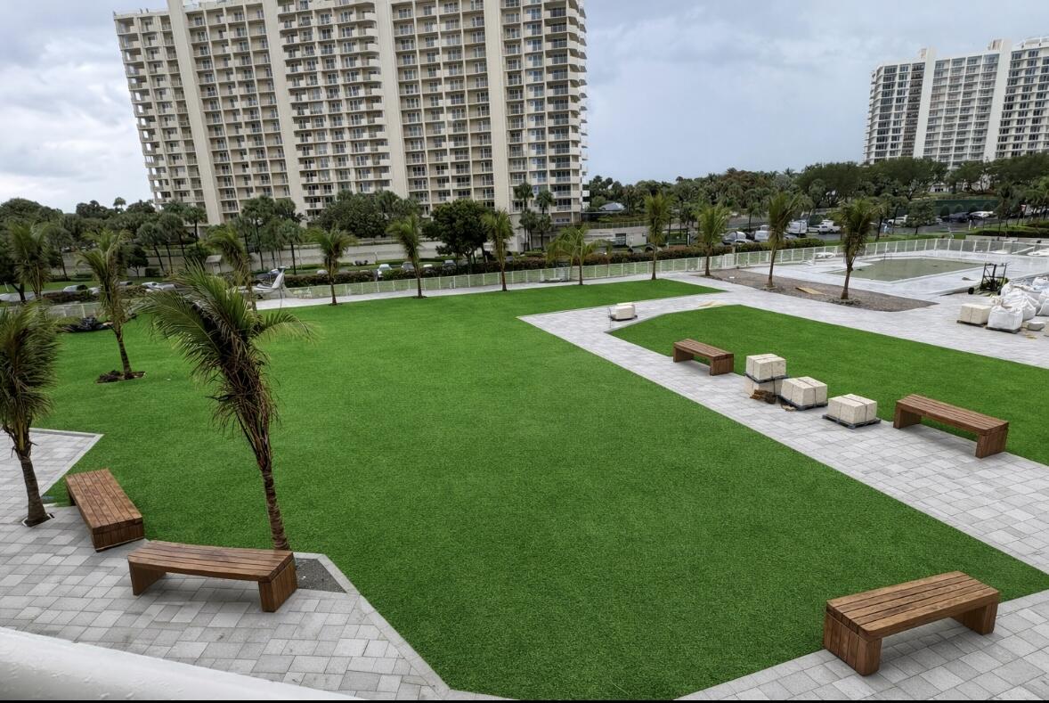 Image 4: 16 VIEW PATIO BALCONY