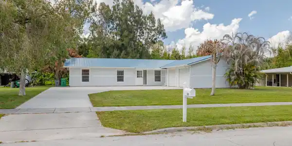 320 Chamberlain Boulevard