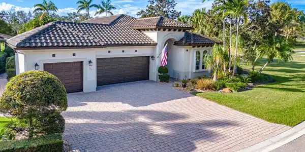 700 SW Pebble Lane