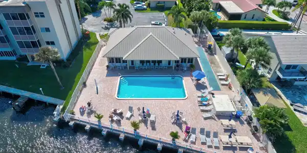 Image 2: Pool side on the ICW
