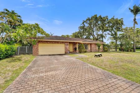 3530 NE 25th Terrace