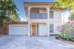 211 N Lakeside Drive