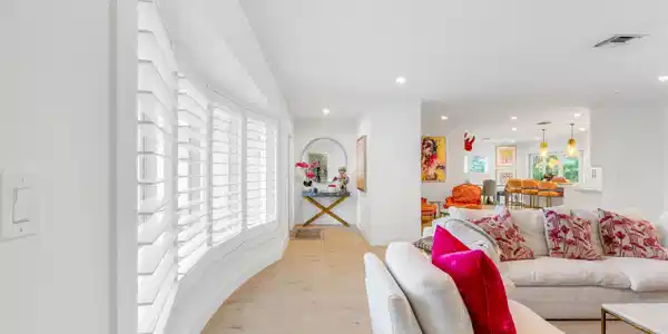 Image 4: FOYER_EB