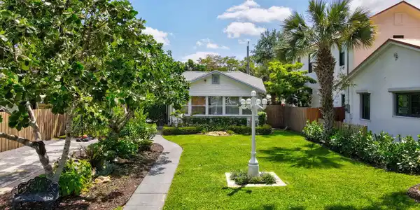 616 N Ocean Breeze