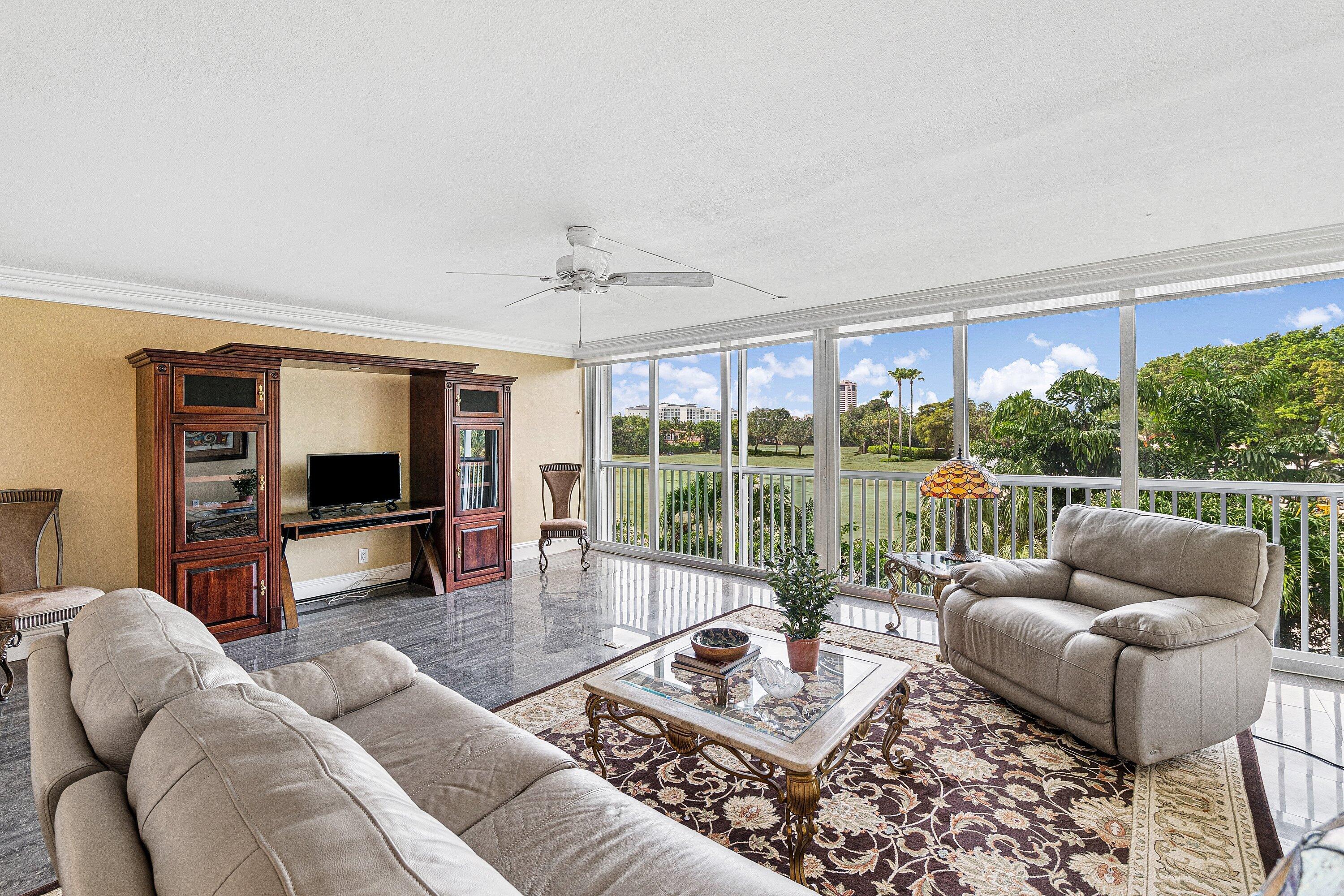 Image 4: Living Room