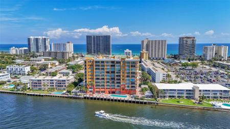 821 N Riverside Drive