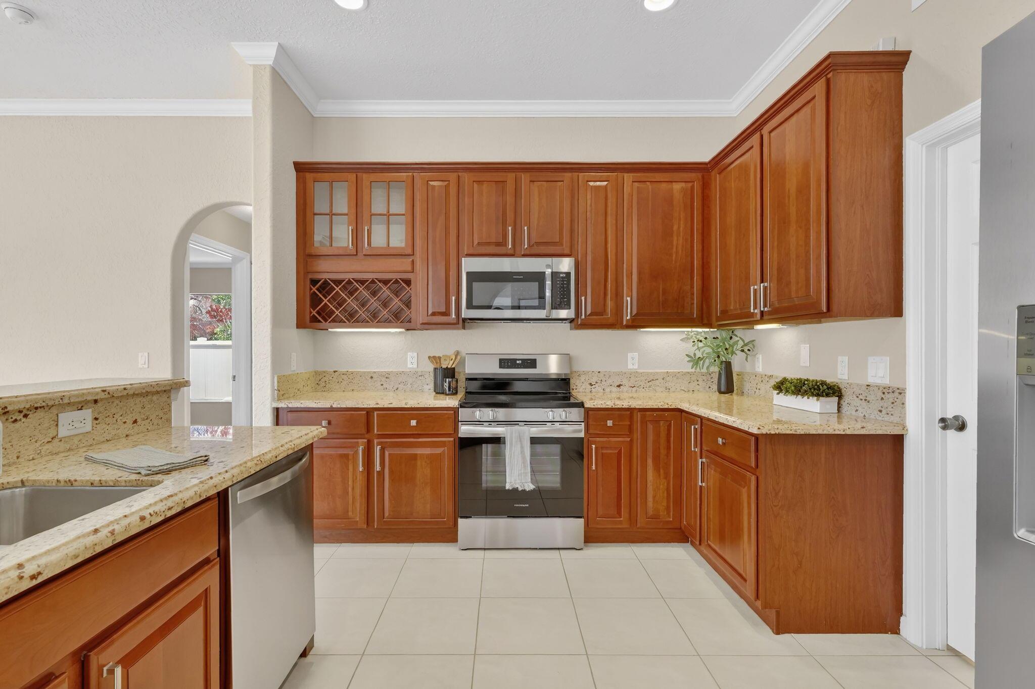 Image 4: Kitchen