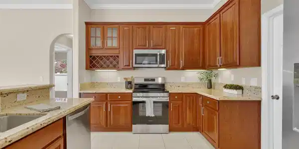 Image 4: Kitchen