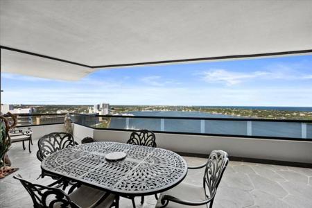 100 Lakeshore Drive