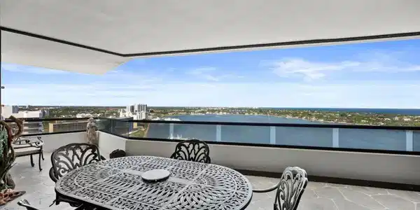 100 Lakeshore Drive