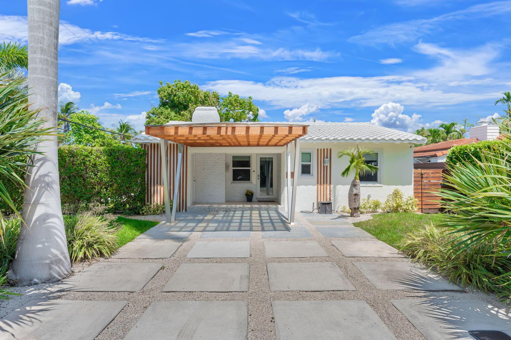 Image 1: 1-web-or-mls-648 NE 17th Ave, Fort Laude