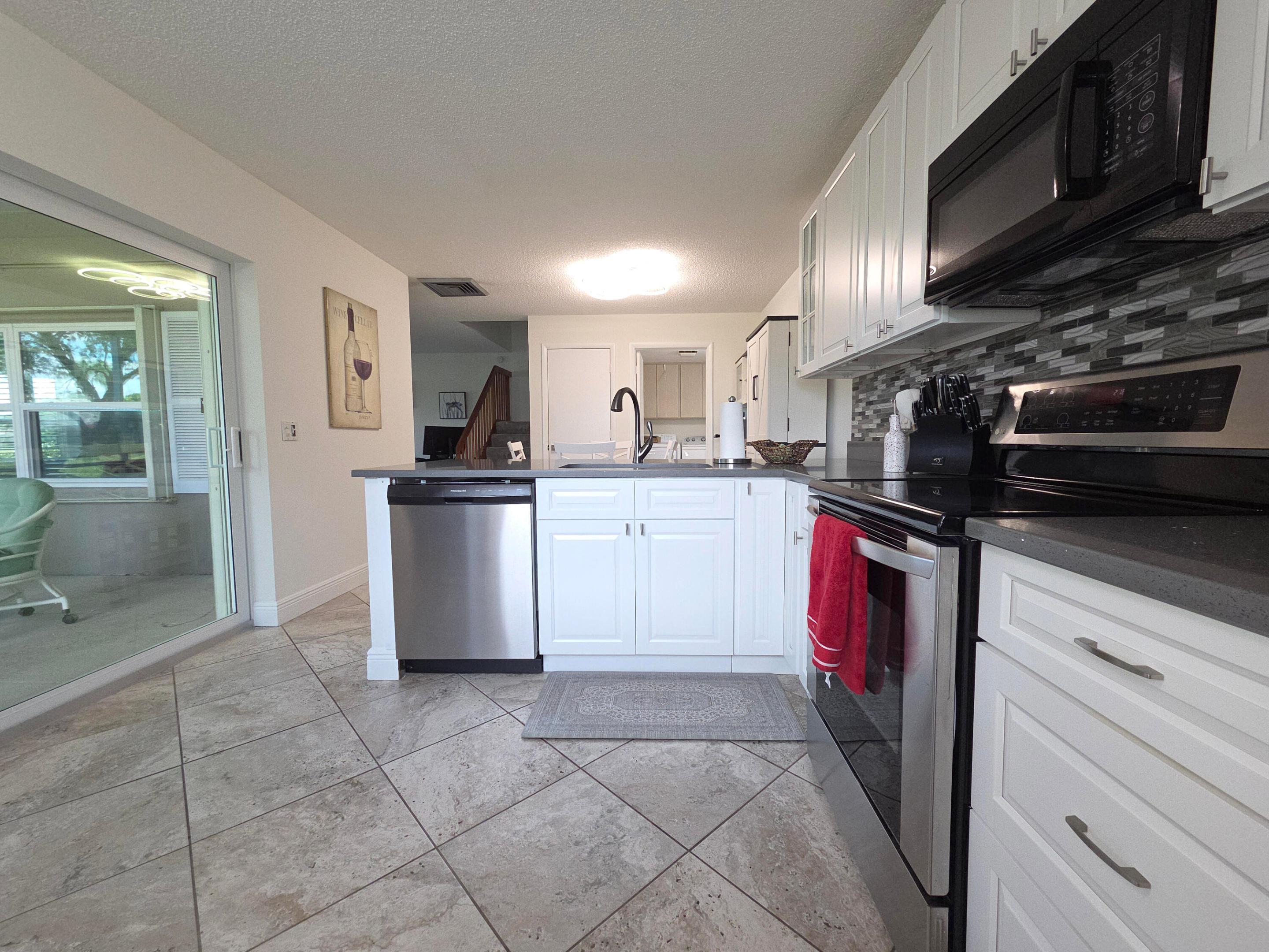 Image 4: kitchen2