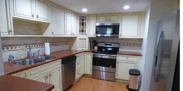 Image 3: Kitchen