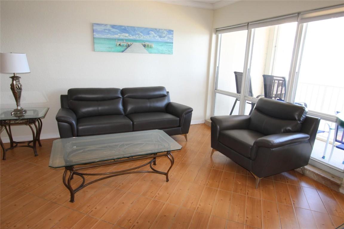 Image 4: LIVING ROOM NEW FURNITURE