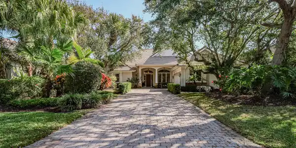 120 N White Jewel Court