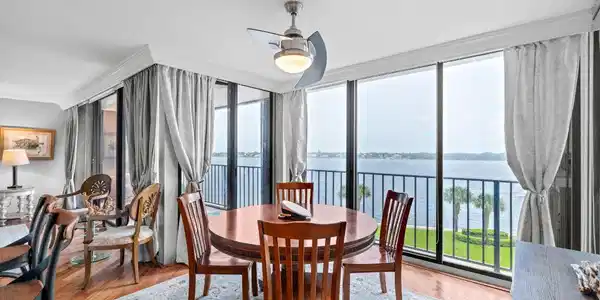 124 Lakeshore Drive