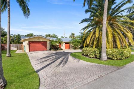 2251 NE 37th Court