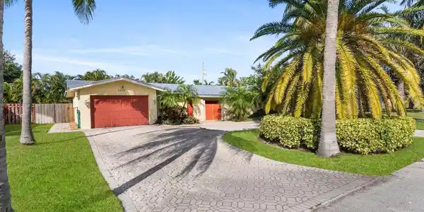 2251 NE 37th Court