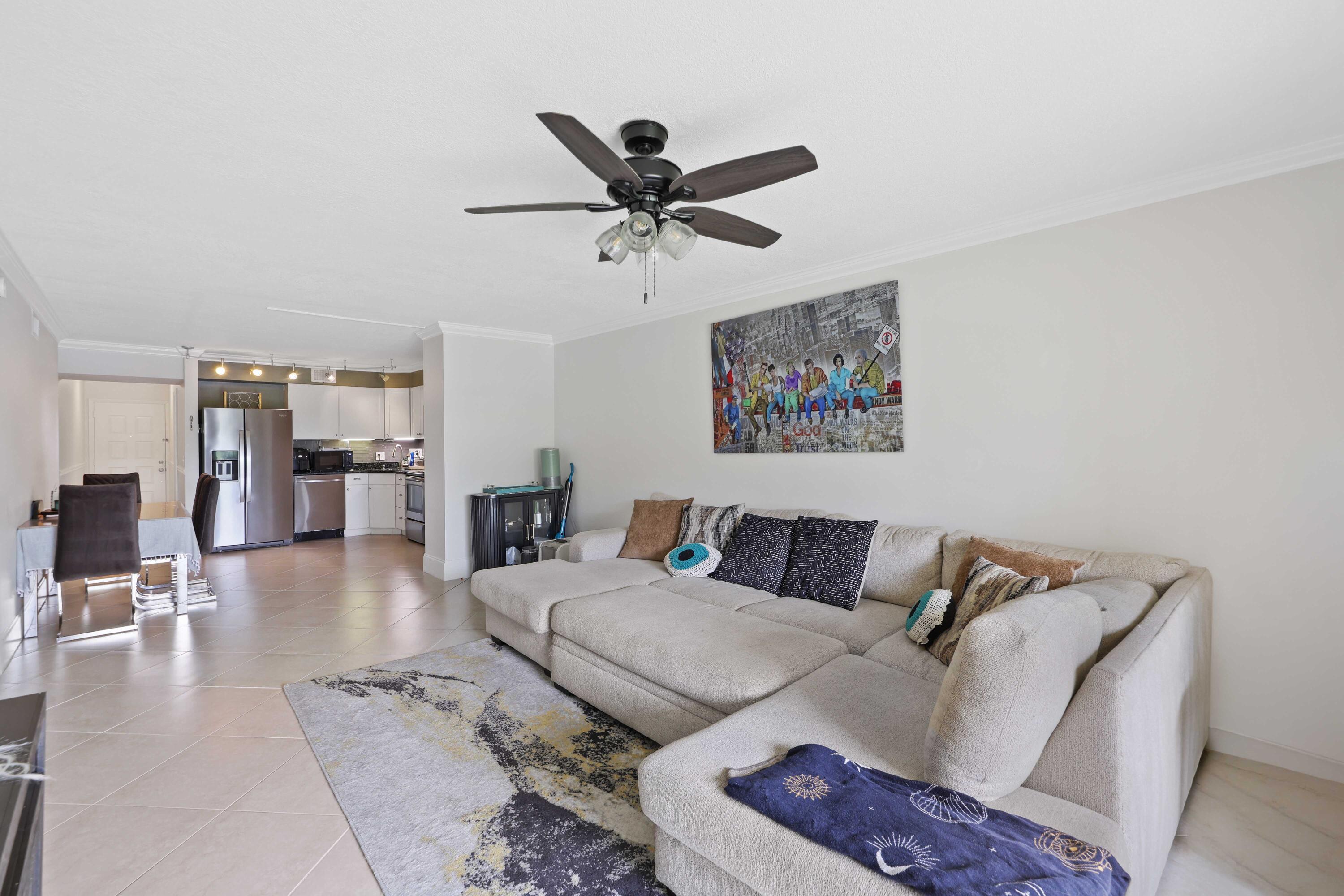 Image 3: Living Room