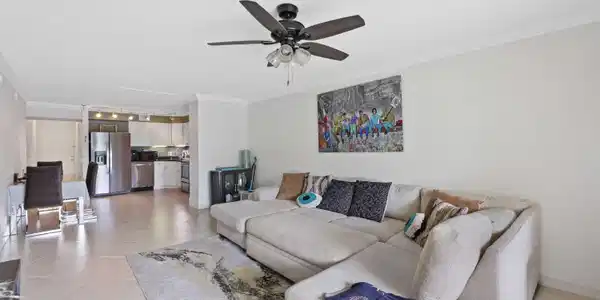 Image 3: Living Room