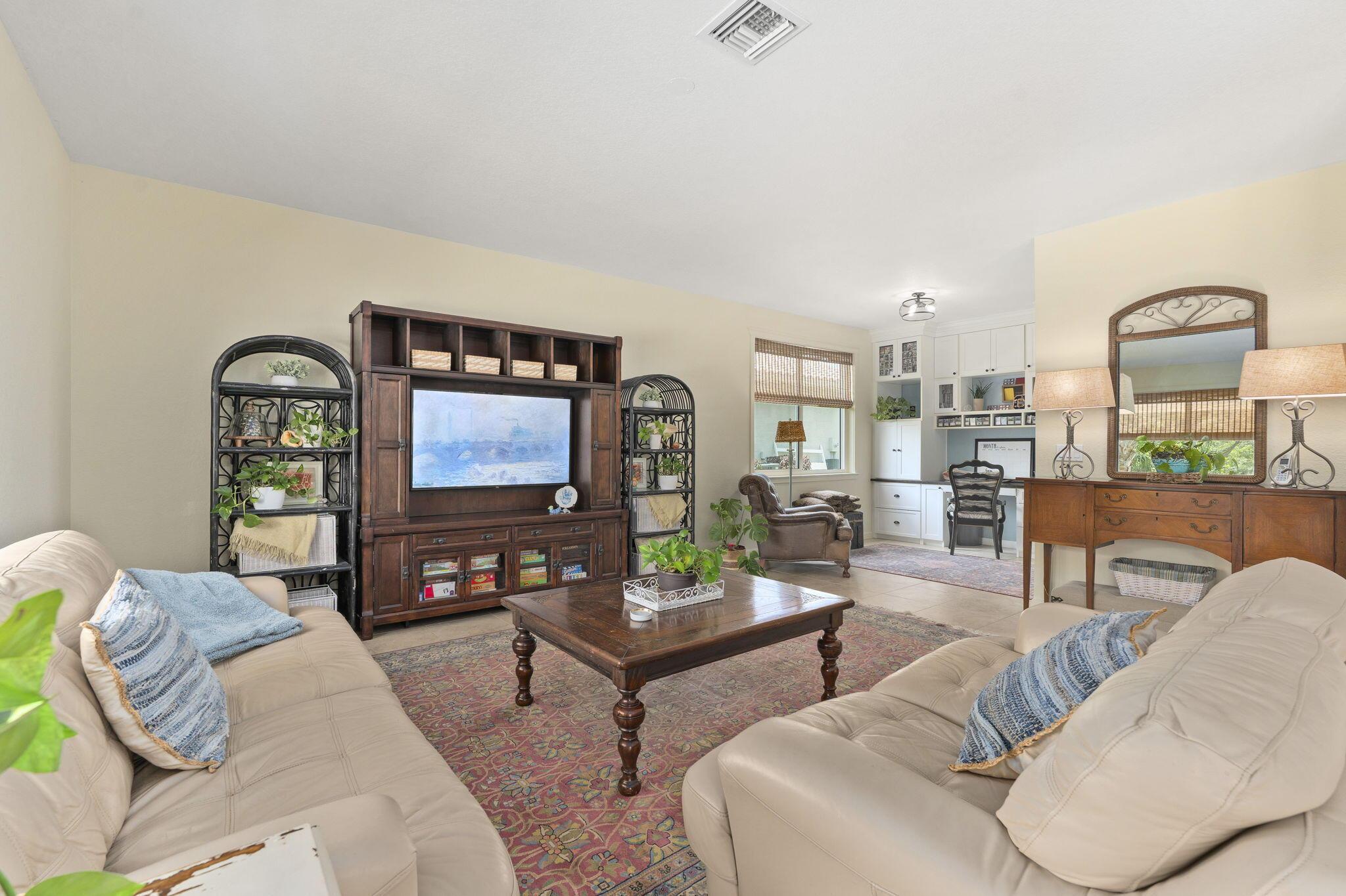 Image 4: 35-web-or-mls-DSC06586