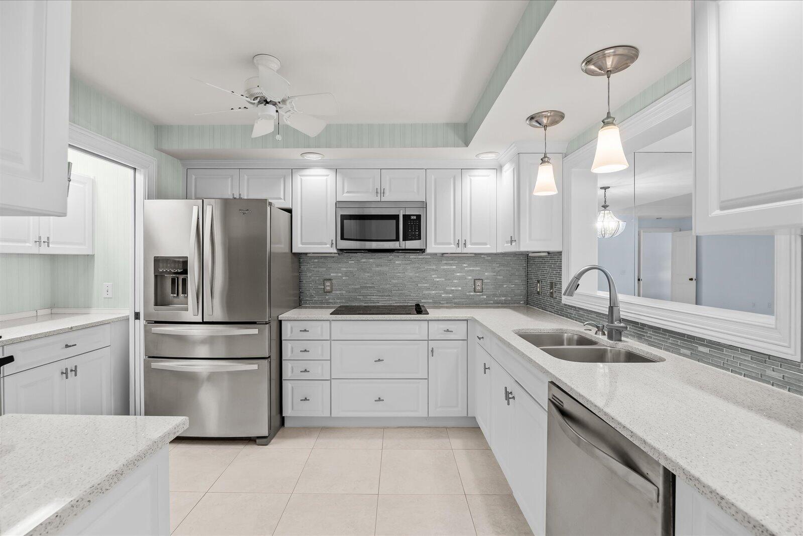 Image 3: Kitchen