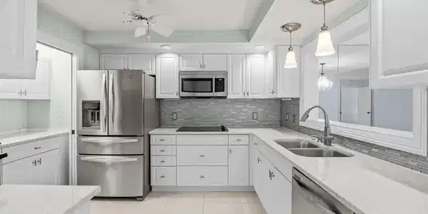 Image 3: Kitchen