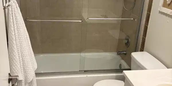 Image 3: Jupiter Bay F307 bathroom 1