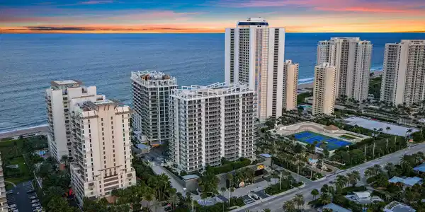 Image 3: 3100 N Ocean Dr 1602p-70