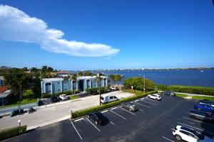 1502 S Lakeside Drive