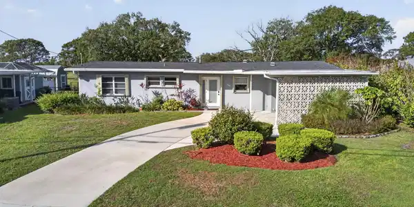 2948 SE Treasure Island Road